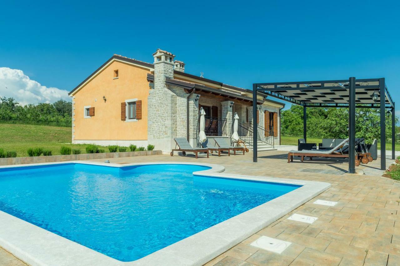 Vila Elida Pazin Luaran gambar
